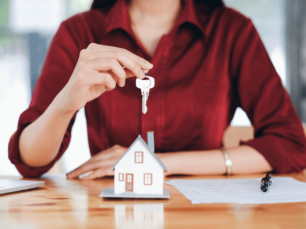 Pilih mana, reksadana atau properti, sebagai investasi terbaik ? Kita akan kulik perbedaan keduanya. Apa keunggulan dan kelemahan masing - masing produk investasi ini. Pastikan pilih investasi yang paling sesuai dengan tujuan keuangan.